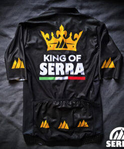 Maglia novità '25 "KING of SERRA" (NERO o BIANCA) SOLO per chi ha completato 4 Trittici del SERRA in un mese